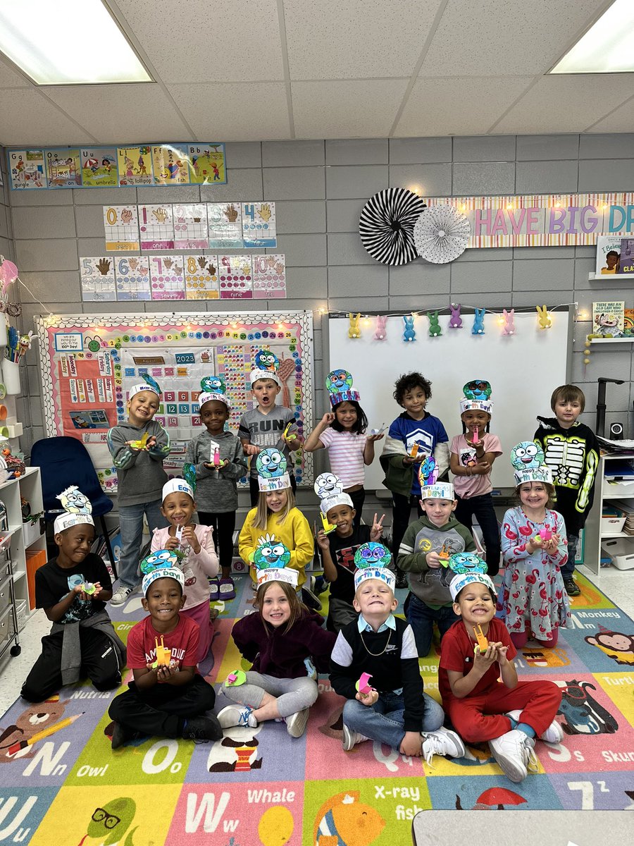 hellomrsfrizell's tweet photo. I blinked &amp; now we’re beginning our ABC countdown for kindergarten 🥺💗 A was for arts &amp; crafts &amp; appreciating our earth! We researched/created snails, made alligators, practiced our writing, and went on an earth day scavenger hunt! 🌍 ✨ @GlendaleElemISD #isdkinder https://t.co/r9QrBVa35U