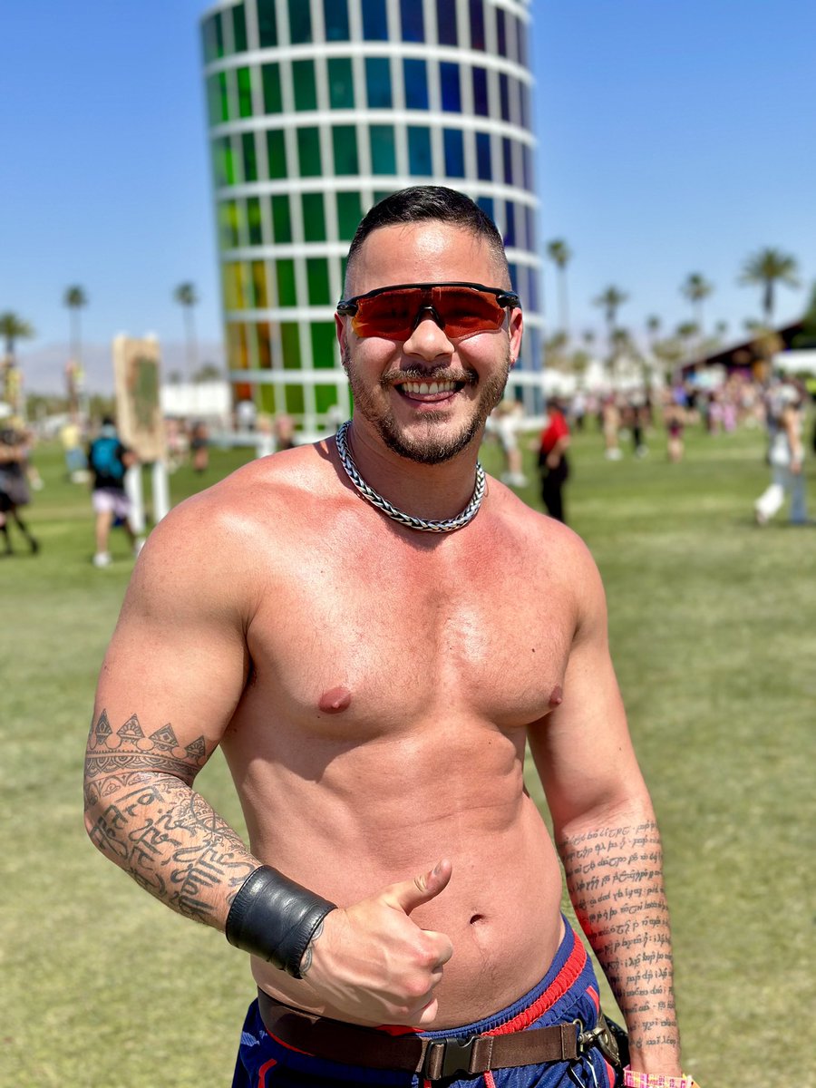 2424cook's tweet photo. Getting some Vitamin D 😛💦#Coachella https://t.co/NggWYLBDN2