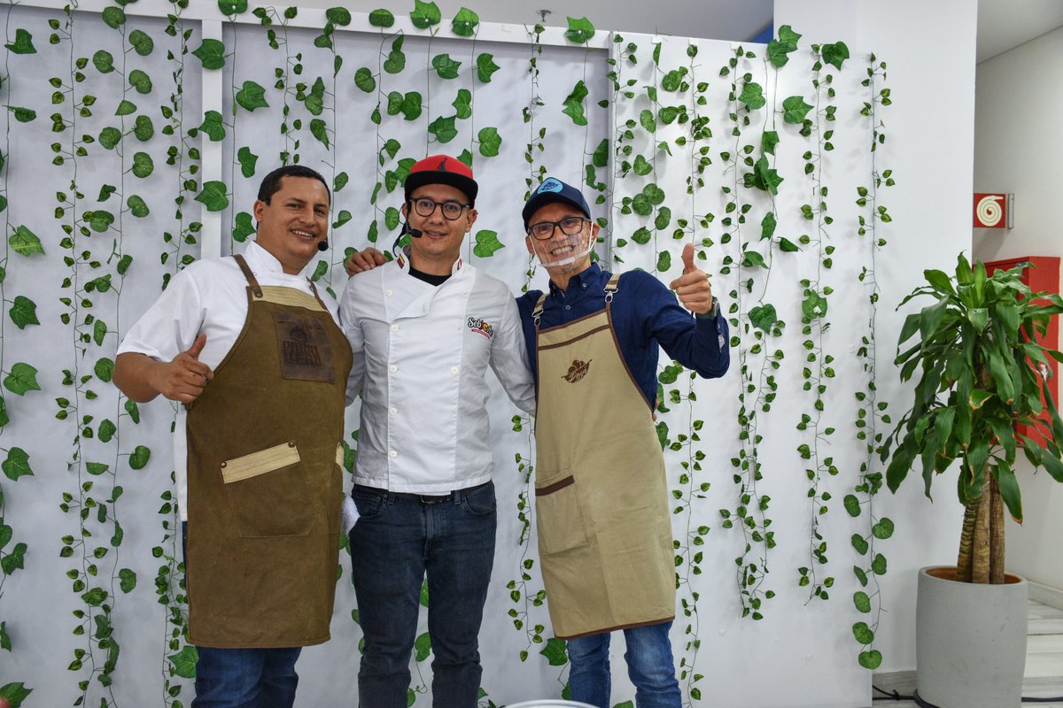 CCCASANARE's tweet photo. Conecta y Crece cocina en vivo.
Así se vivió la tarde de muestras gastronómicas en la que los empresarios nos contaron sobre sus emprendimientos y algunos secretos de sus preparaciones. https://t.co/lgdz9AINlE