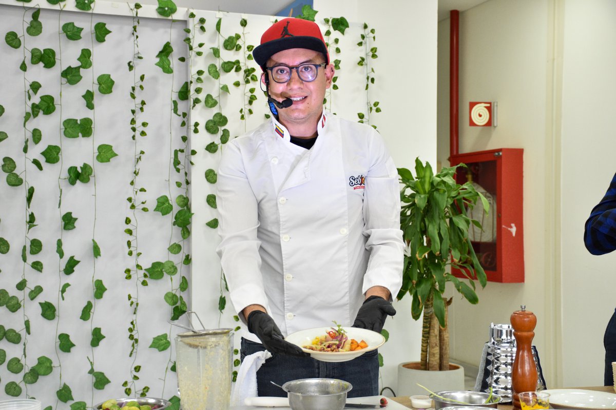 CCCASANARE's tweet photo. Conecta y Crece cocina en vivo.
Así se vivió la tarde de muestras gastronómicas en la que los empresarios nos contaron sobre sus emprendimientos y algunos secretos de sus preparaciones. https://t.co/lgdz9AINlE