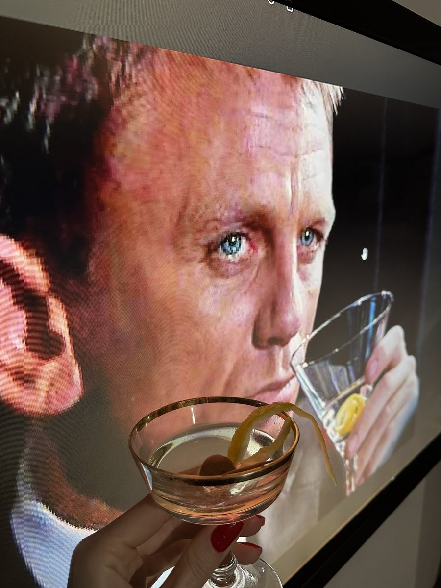 shaken not stirred 🫒
<a href="/007/">James Bond</a>