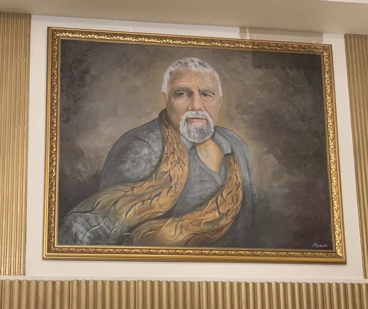 multiteatro's tweet photo. Hace minutos se descubrió en el hall del teatro Maipo un cuadro con la figura de Lino Patalano, quien hoy hubiera cumplido 77 años.
También la sala lleva a partir de ahora el nombre de quien fuera una personalidad emblemática del espectáculo nacional. https://t.co/j69kmCM0C8