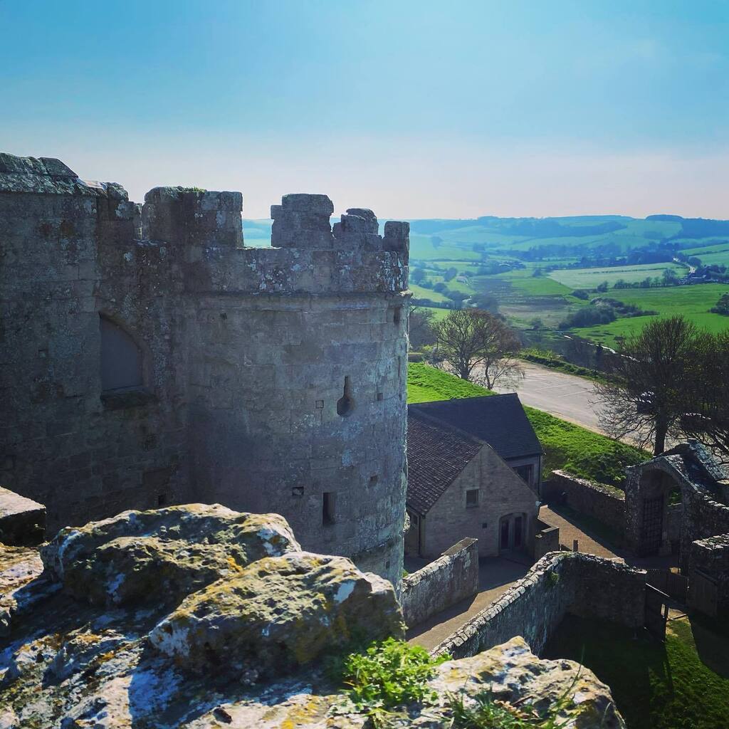 Exploring Carisbrooke Castle with my best friends down on the Isle of Wight 😍 instagr.am/p/CrUK5bnIEdn/
