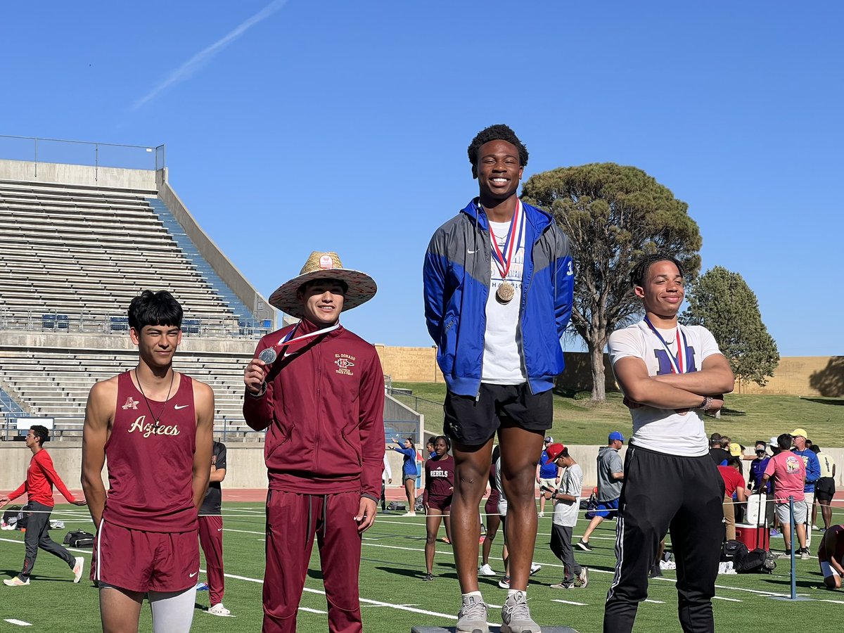 FrenshipTrack's tweet photo. Regional Qualifier and Area Champion!! Ose Olumese jumped 21’ 4” in Long Jump!! https://t.co/88nvGl6ojB