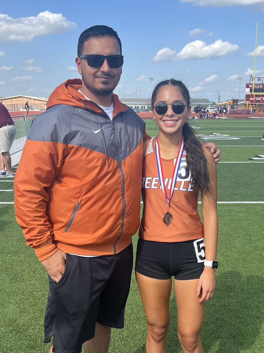 EricSoza8's tweet photo. Regional Qualifier Alert! Congrats to Erin Rivas for placing 3rd in the 800! https://t.co/0Z3CUdGHjj