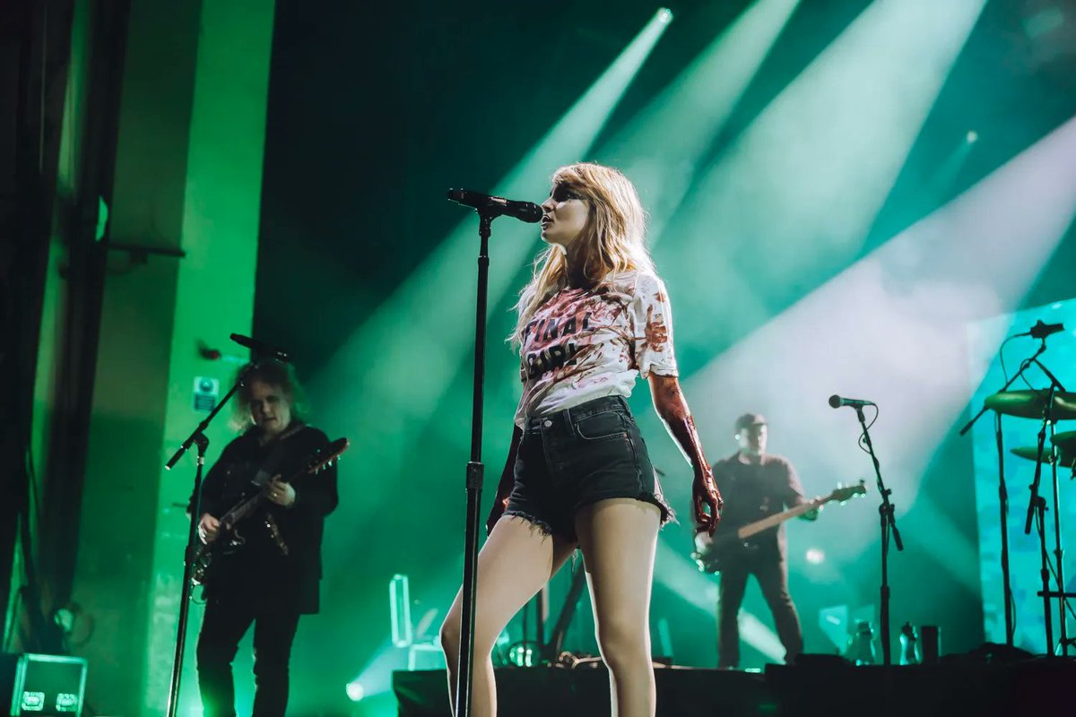 CHVRCHESPEDIA's tweet photo. .@CHVRCHES has donated an exclusive unreleased live version of #HowNotToDrown with @RobertSmith for the @earthpercentorg x Earth Day '23 Compilation Album💚

Buy it now on @Bandcamp: https://t.co/gu6CYmBhOh

#CHVRCHES #EarthPercentEarthDay #LaurenMayberry #RobertSmith #TheCure https://t.co/hUB2gquCpC