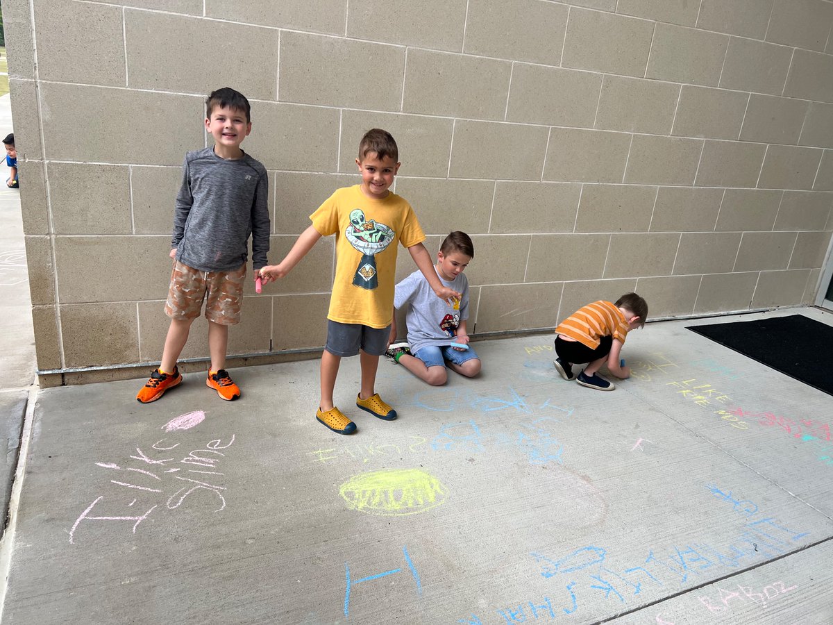 ddekoch's tweet photo. Happy National Kindergarten day! 
We celebrated by taking our writing time outside 💜 https://t.co/xLVN0SeHW8
