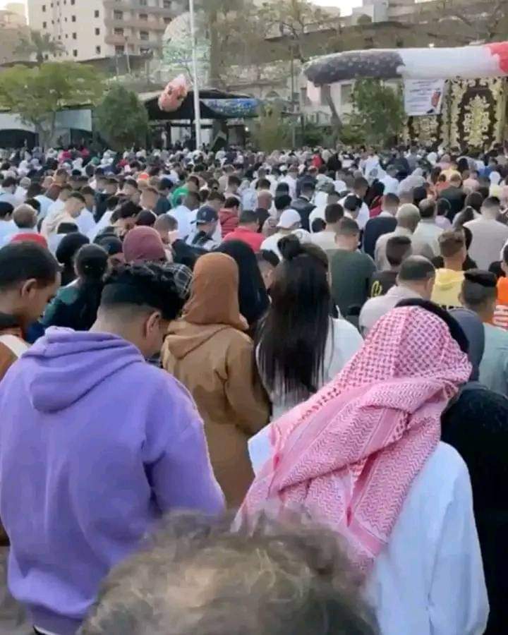 AbdeenKO_'s tweet photo. في سؤال لأحد الإخوة العرب يقول فيه:
ما هو المذهب المُتبع في مصر لينتج عنه صلاة كهذه؟ https://t.co/lUIvBA9YUx