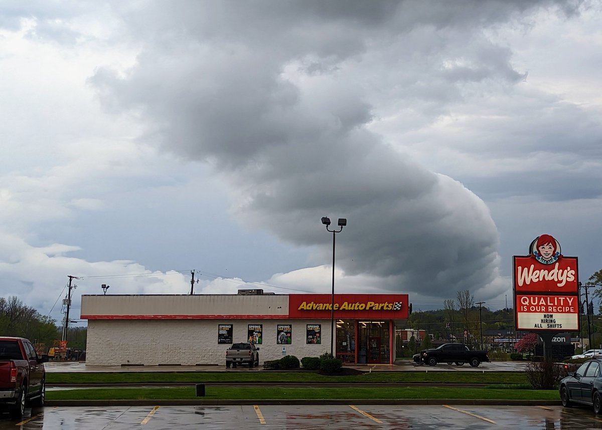 TheDuggem's tweet photo. @NWSCLE Clouds over Millersburg https://t.co/IkbMjk5Bum