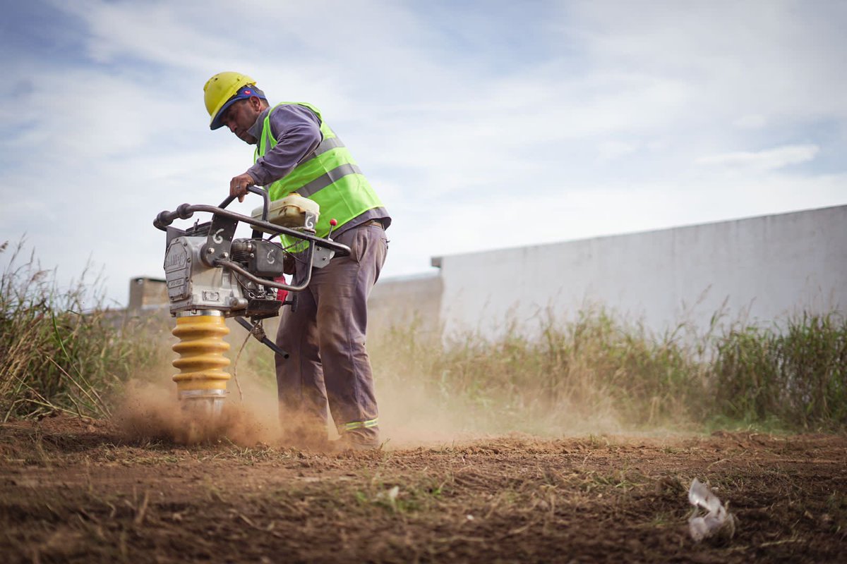 miguelsiciliano's tweet photo. 💦AVANZA LA OBRA DE AGUA EN ECOTIERRA!🙌
Recorrimos los avances de las obras que se están llevando en el sureste de la ciudad.
Este barrio que hace años viene reclamando el acceso al agua potable, cuenta ahora con una gestión que lo hará realidad.
Mira 👇 https://t.co/rZCrDkq1tk