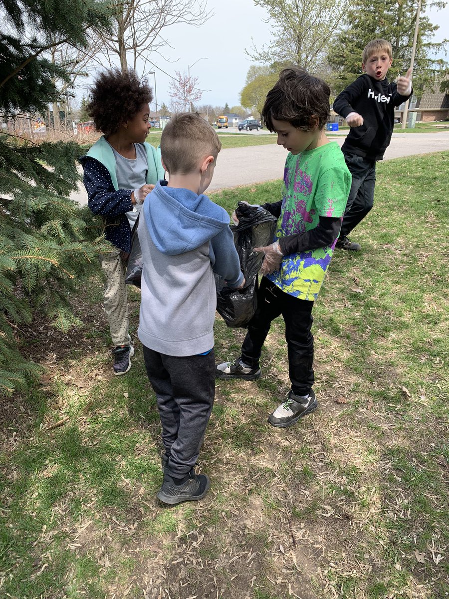 Miss_L_Class's tweet photo. All students enjoyed the lovely sunshine but were so eager to help clean up the school yard and around it! They found some interesting trash, some even turned to treasures! @CityofBrantford #TrashTag #CleanBrantford https://t.co/8p6KSdRfR8