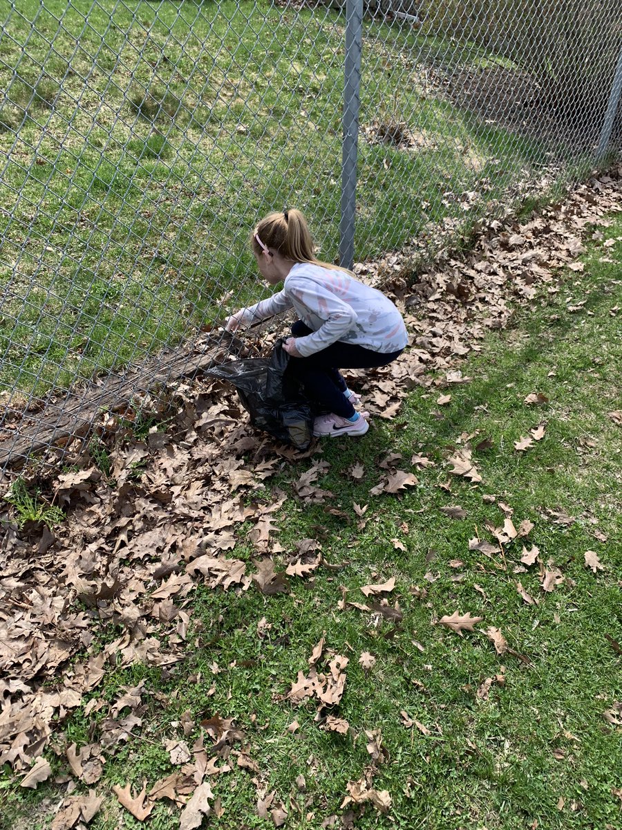 Miss_L_Class's tweet photo. All students enjoyed the lovely sunshine but were so eager to help clean up the school yard and around it! They found some interesting trash, some even turned to treasures! @CityofBrantford #TrashTag #CleanBrantford https://t.co/8p6KSdRfR8