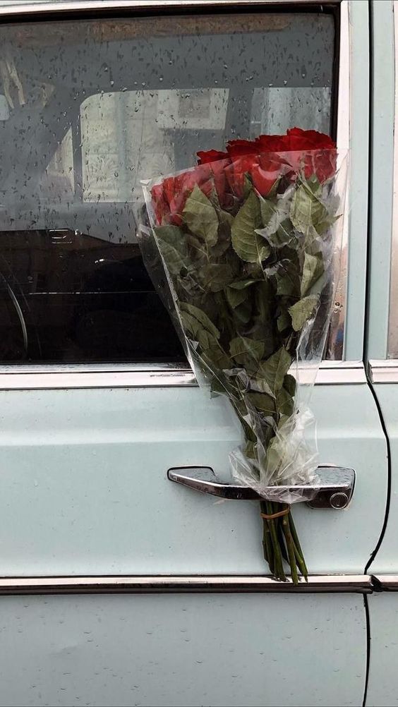 dosojoscafe's tweet photo. Las flores siempre son un gesto interesante. ❤️💐🌹 https://t.co/M2lNGY8Y0C