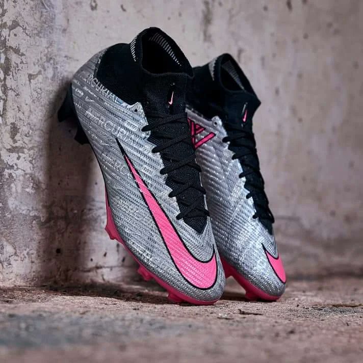 Aniveldecancha8's tweet photo. Para celebrar los 25 años de Mercurial Nike Mercurial XXV⚡ 😯🤙
.
#NikeFootball #NikeMercurial #Nike #Mercurial #Superfly9 #Vapor15 #nikefootball #nikesoccershoes #nikefootballboots https://t.co/BOuow54CHl