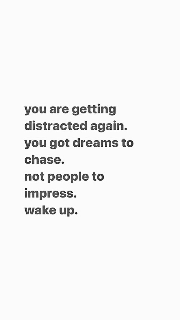 LimitlessLif3's tweet photo. You're getting distracted again https://t.co/n6sssPlLWH