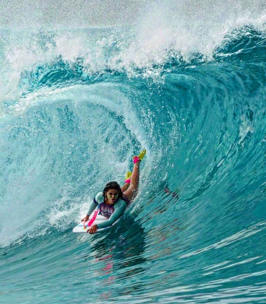 SirensongSuits's tweet photo. @akire_deck  getting barreled in our #acai desing…. TAP TO SHOP☝🏽
.
.
.

#sirensongwetsuits #wetsuit #luxewear #neoprene #swimsuit #waterwoman #adventuroussoul #comfortablefashion #warmandcozy  #ecofriendly https://t.co/uCcTUA77Dk https://t.co/1mQJaN19KP