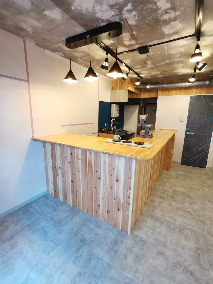 chacot_coffee's tweet photo. スッキリしてきました。
赤レンガ調のタイルは自分でネイビーに塗り、あとは造り棚を設置する段階です。
今日は焙煎します!!😃
#清瀬市
#自家焙煎コーヒー
#コーヒースタンド
#カフェ
#SCafe
#開業のための修行
#開業準備中
#5月オープン予定
#コーヒー
#珈琲
#クラフトジン
#清瀬カフェ https://t.co/768SsS4jx3