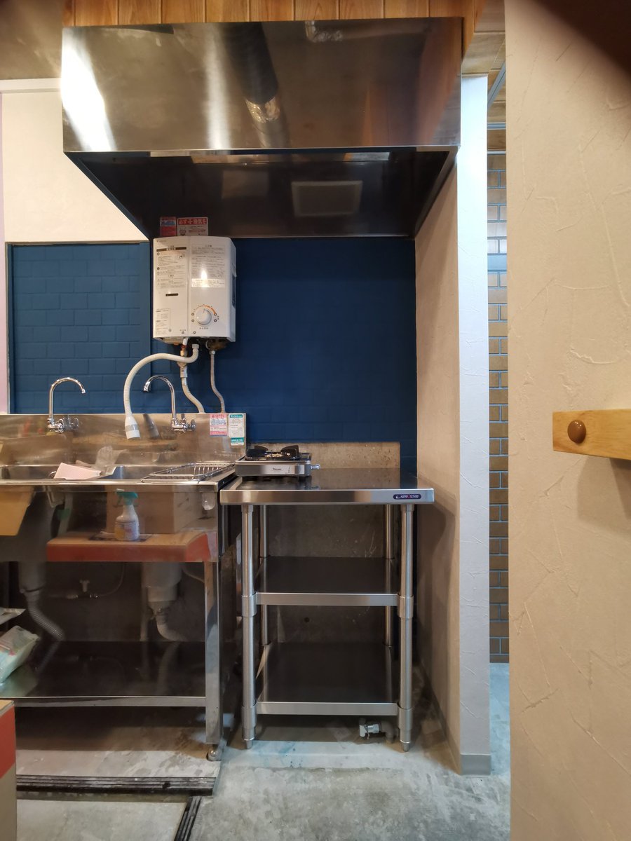 chacot_coffee's tweet photo. スッキリしてきました。
赤レンガ調のタイルは自分でネイビーに塗り、あとは造り棚を設置する段階です。
今日は焙煎します!!😃
#清瀬市
#自家焙煎コーヒー
#コーヒースタンド
#カフェ
#SCafe
#開業のための修行
#開業準備中
#5月オープン予定
#コーヒー
#珈琲
#クラフトジン
#清瀬カフェ https://t.co/768SsS4jx3