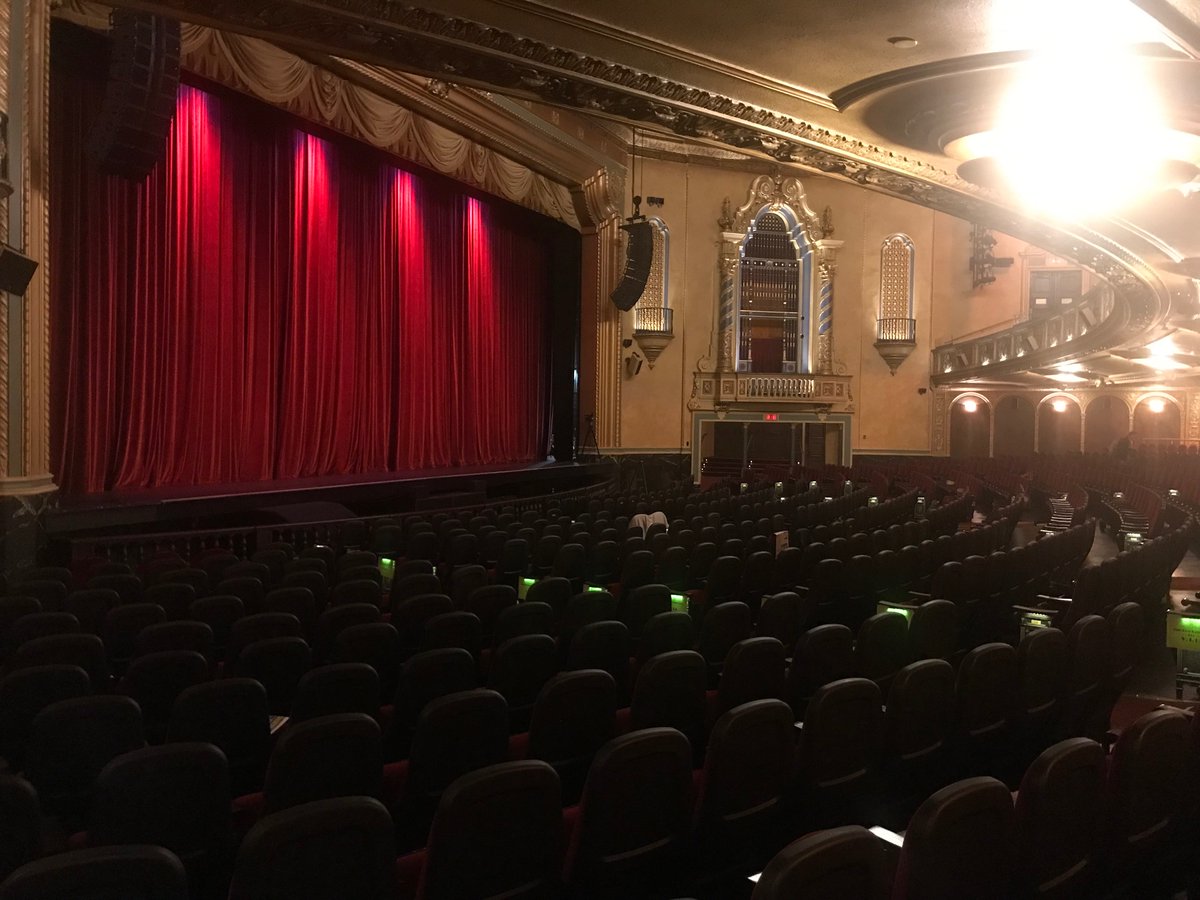 jwmangrum's tweet photo. One of the nice things about Ebertfest is that once in a while, if you want to, you can just chill out in a grand movie palace by yourself for an hour or two.

#thumbsupebertfest https://t.co/SUA1sYY3L5