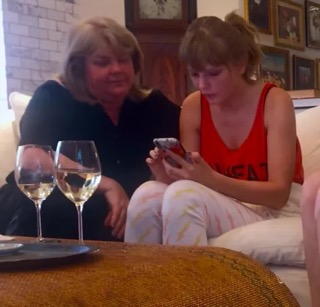 fanlabel_app's tweet photo. Do you really wanna know where I was April 29? 

At home drinking wine and playing FanLabel with my mom 🥂🎶 @taylorswift13 https://t.co/soCXh8EusG