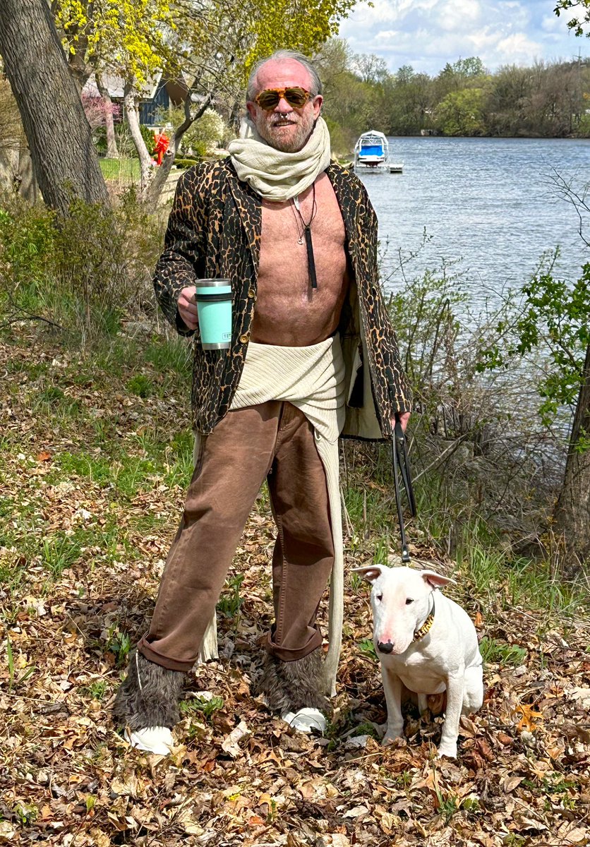 ml_hades's tweet photo. A really nice walk. #ToddOldham vintage jacket #RickOwens Phlegethon banana top #WillyChavarria Homeboy Work Pant #RickOwens DRKDHDW sneakers #YohjiYamamoto vintage scarf #TribalSon silver feather necklace #ElsaPeretti open heart #RickOwensxPartsofFour necklace #Gucci sunglasses https://t.co/RdLkH6Plmc
