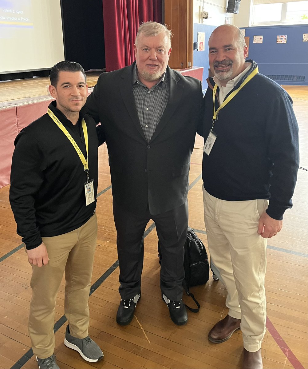 MrTrotta's tweet photo. Thankful to learn from @DrBradJohnson  today.

What a genuine teacher/leader &amp; strong communicator.

Top Takeaways:

- Learning = relationship centered

- Know your students’ strengths to help them succeed &amp; gain confidence 

- Expect the best of your students (pygmalion effect) https://t.co/WbztiNp1XY