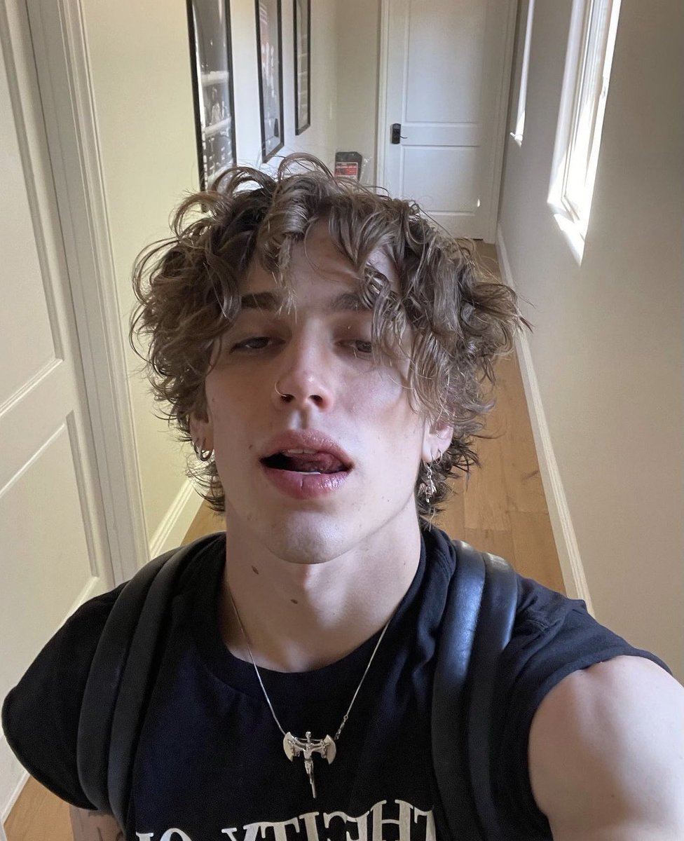 𝙹. 𝙼𝙾𝙾𝚁𝙴 .ᐟ tweet media
