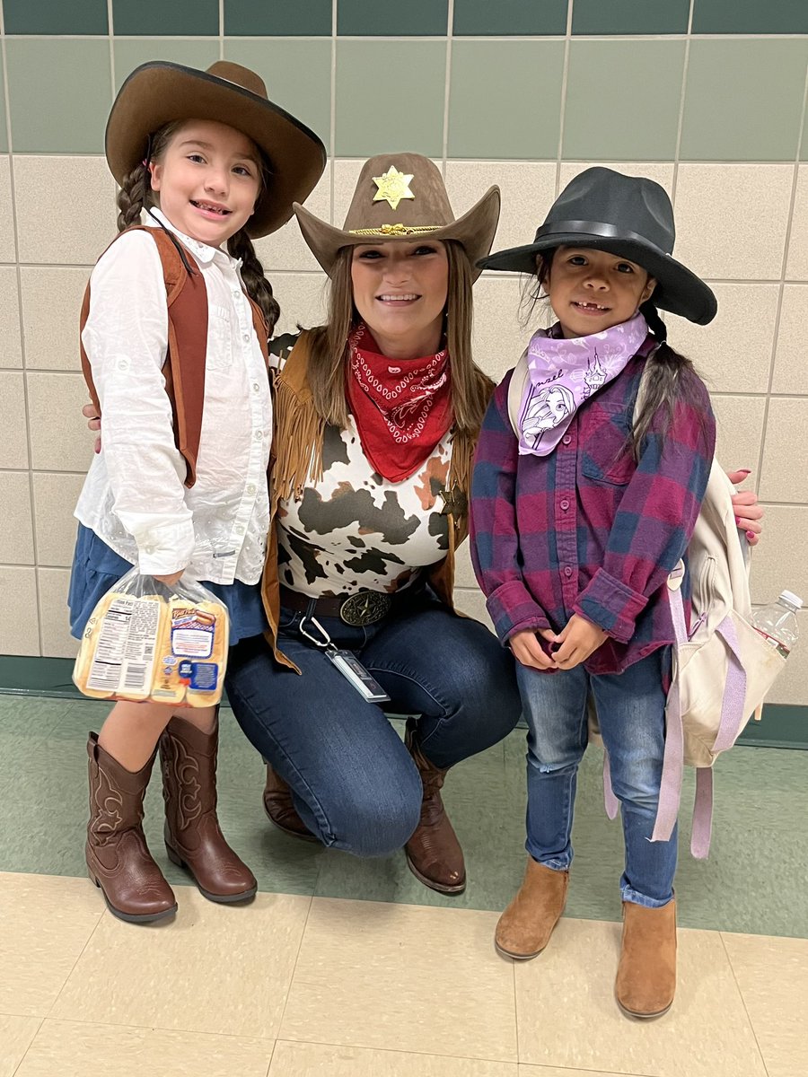 Strange1Kali's tweet photo. Look how cute these @Pearson_Ponies are for western day! Our KG students learned all about Texas and spent today celebrating some of our state’s culture! #bbq #bluebonnets #roping #landmarks #GISD #BeTheLight https://t.co/iuMCHBpg2z