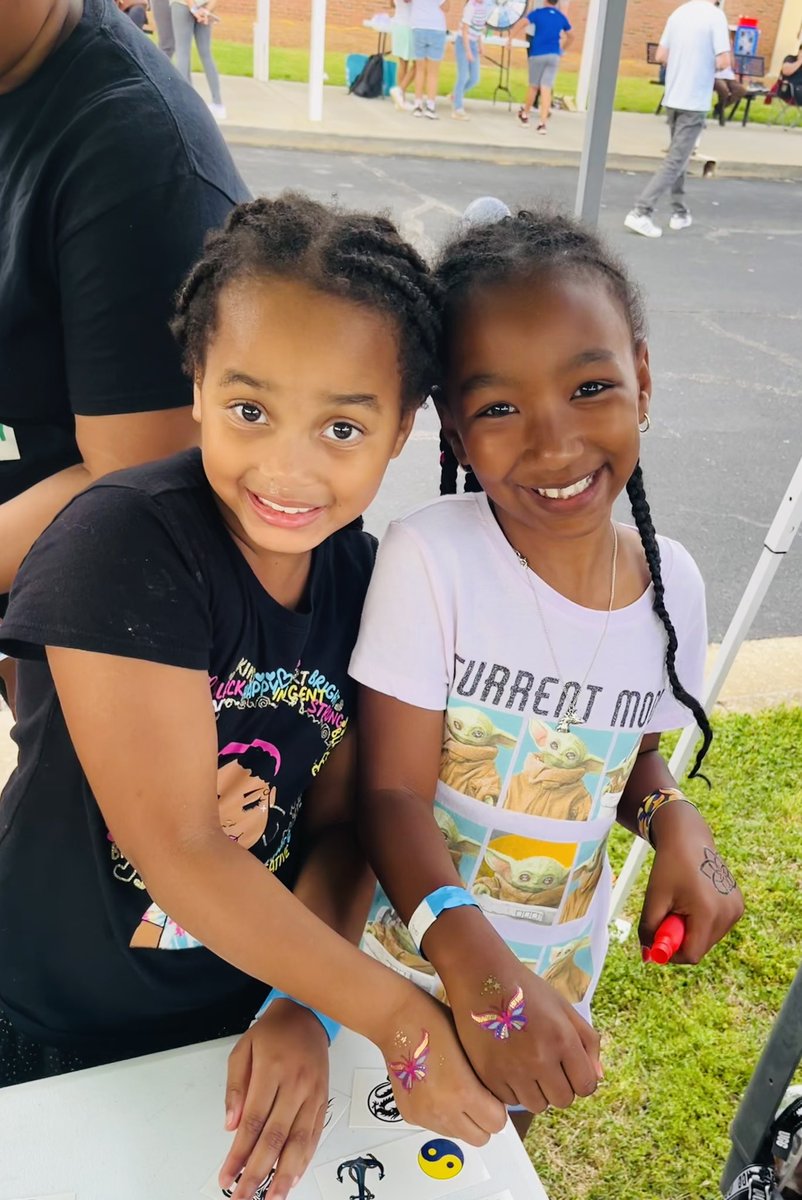 Kmtfsouthern's tweet photo. Spring Fling fun here @hfemiway tonight! Shout out to our PTO & all the wonderful educators that made it possible! #uptosomethinggood @DFlowLeads @PamCoffman1028 @TheJenJMartin @mr_dowell https://t.co/nvPfSf7Ubz