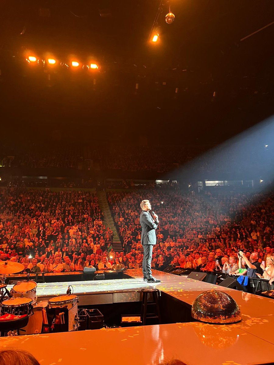 sara041069's tweet photo. Thank you @MichaelBuble Manchester loved you https://t.co/0IWIweRWDw