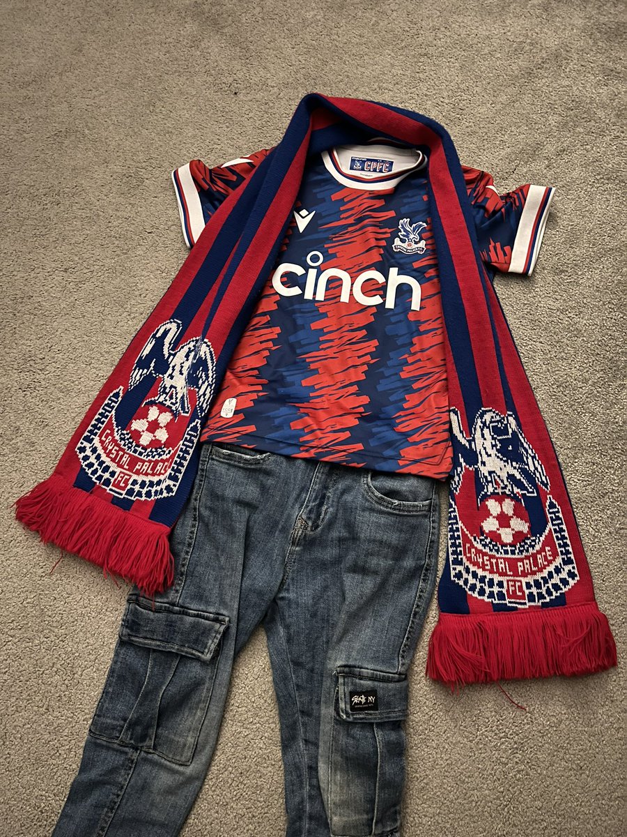Jonno55Ng's tweet photo. When u go to kiss yr boy good night and he has already laid his outfit ready for the day and the big game because I surprised him with tickets this evening🥹@CEO4TAG #myboy #cpfc #cpfcfamily #scarfday #COYP ❤️💙🦅 https://t.co/IbHpHQonX9