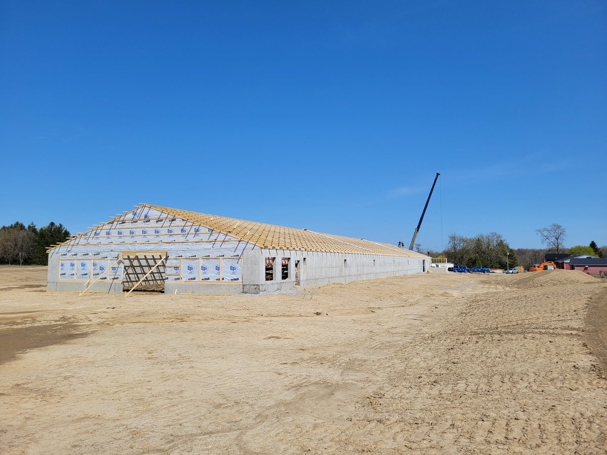 VanderlaanAl's tweet photo. The week in review
Set trusses on this 64'x300' chicken barn and placed 2/3 of the roof steel. We also finished roof steel on another chicken barn and started insulating. Great week by a great crew. https://t.co/9uRHEzfSOS