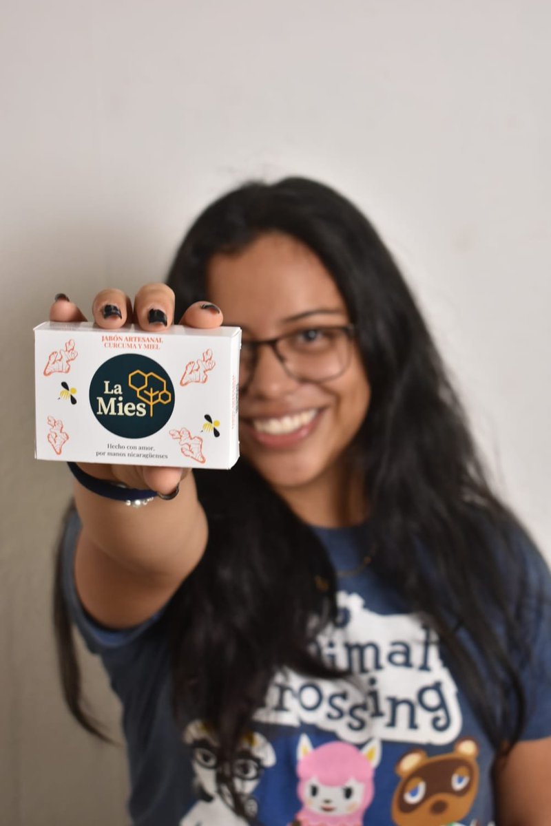 #LaMies ¡La belleza no tiene que ser perfecta, sino natural! ✨

Nuestros jabones son elaborados con #miel y componentes naturales para cuidar de tu piel 💁‍♀️

💛 Lee más sobre los beneficios de los derivados de la colmena en la cosmética natural aquí: imperialdeometepe.com/2022/11/15/los…