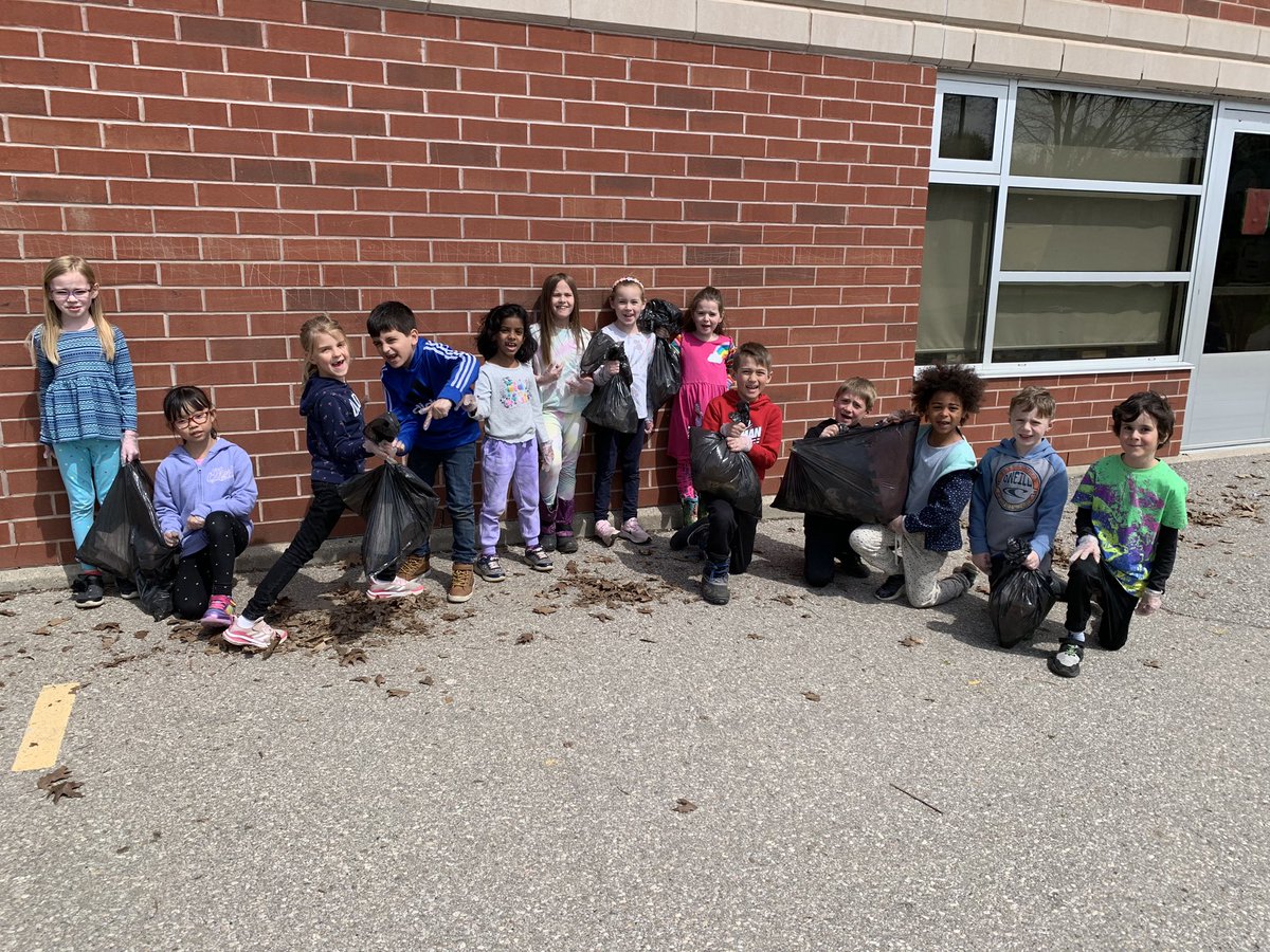 Miss_L_Class's tweet photo. It’s great to see students who are so eager to help save the environment! These students have even picked up garbage on their own at recess!! They want to continue to clean the playground weekly as a class. How amazing are they?!? @CityofBrantford #TrashTag #CleanBrantford https://t.co/Ai9YJ7vk9M