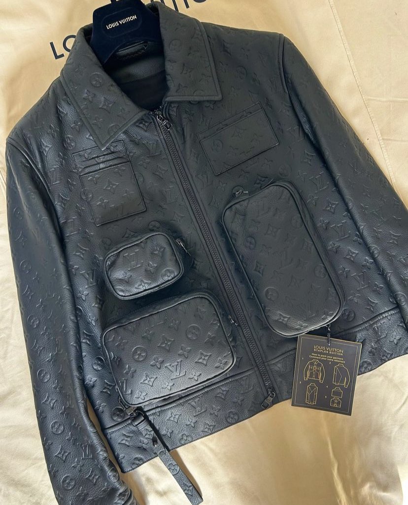 Ovrnundr on X: Louis Vuitton utility jacket by Virgil Abloh Photo:  lv_collectibles  / X