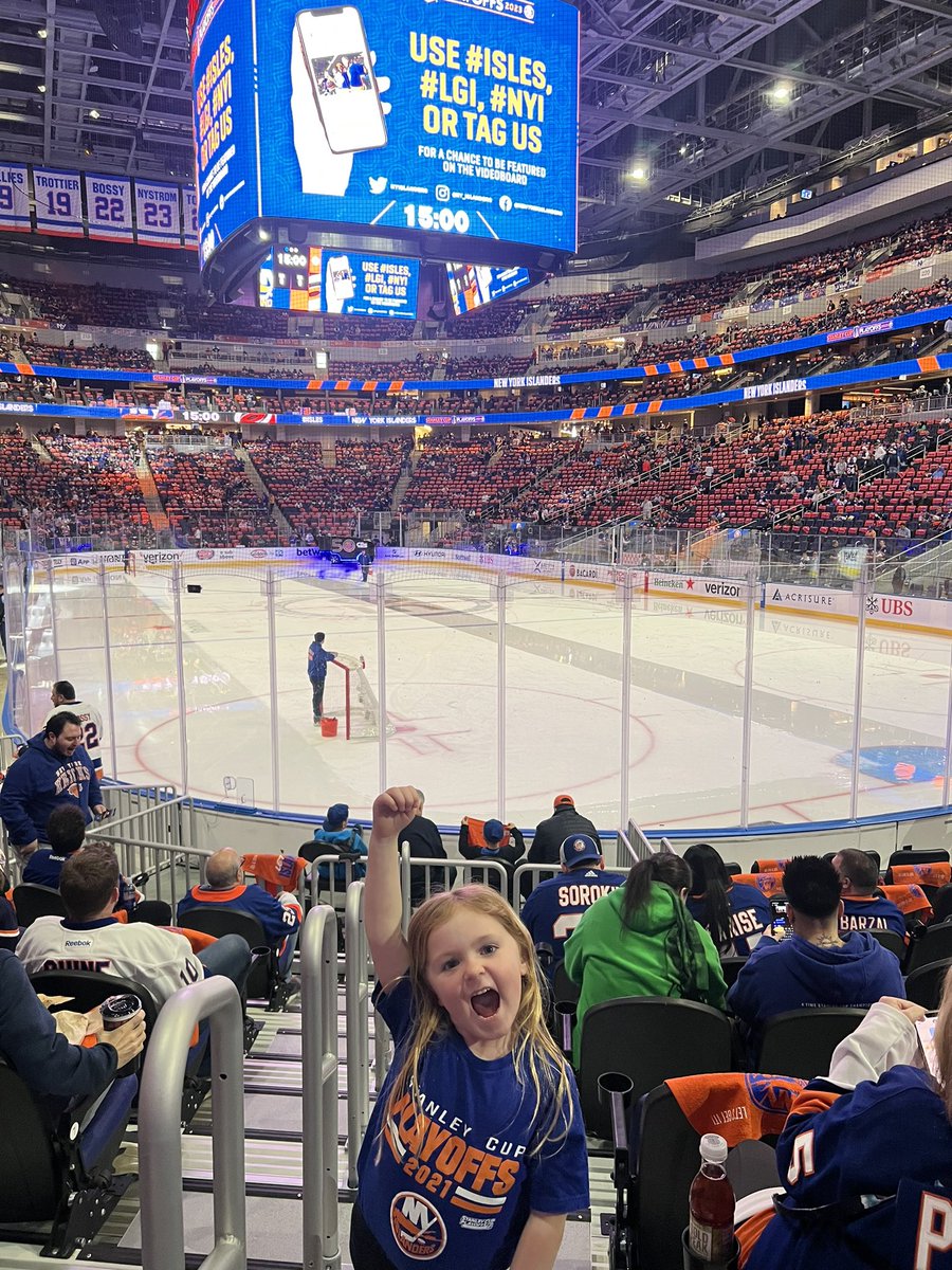 Stootie31G's tweet photo. Game 3 Ready! #isles #nyi #LGI https://t.co/sdRrcHws6A