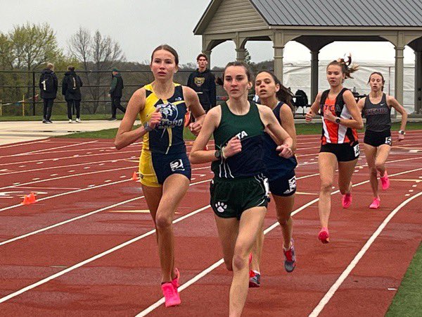 DHSTrackField's tweet photo. At the @OaklandTrackXC invitational, Jayden Harberts wins the 3200m and sets a meet record in 10:54.62! 🔥🔥🔥 https://t.co/KXetqvyLCD