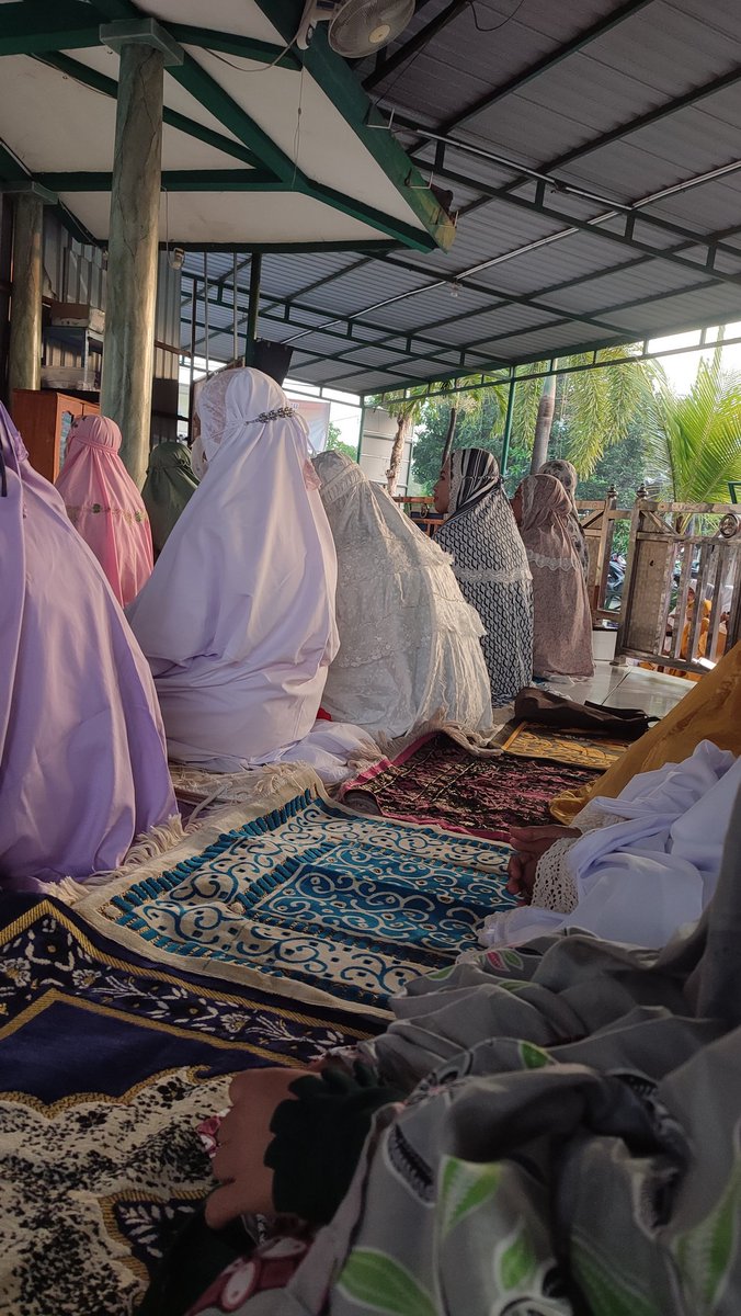 bucinayyang's tweet photo. Selamat hari raya idul Fitri ✨ https://t.co/s7PcvuLDKW