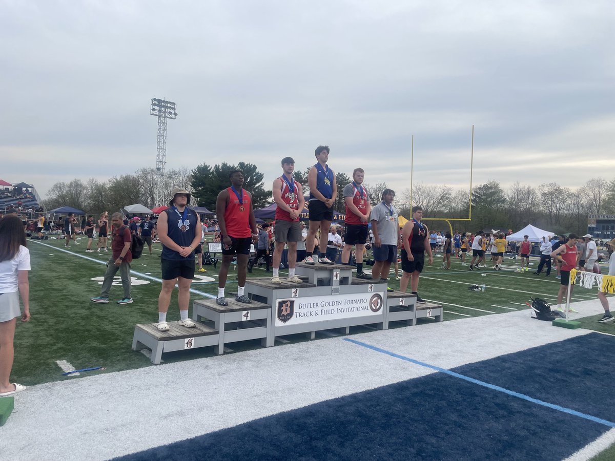 CoachMoul's tweet photo. Mason Miles 4th in the shot put! #butlerinvite #fctrack https://t.co/zbb3OHiV8O