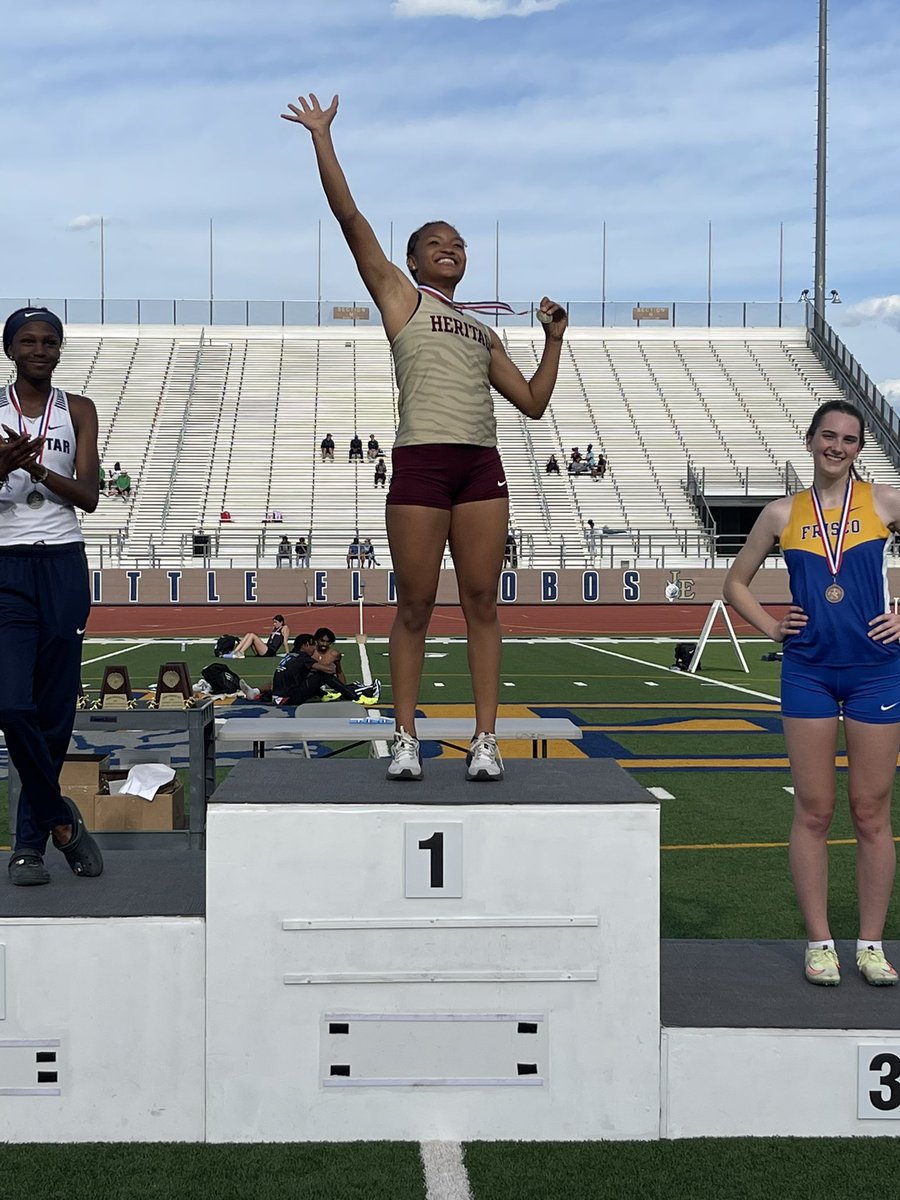 hhs_track's tweet photo. 🚨Kayla Braxton wins the 100 Hurdles with a blistering 🔥time of 13.66 and sets a New School record. https://t.co/PB1Li65y1x