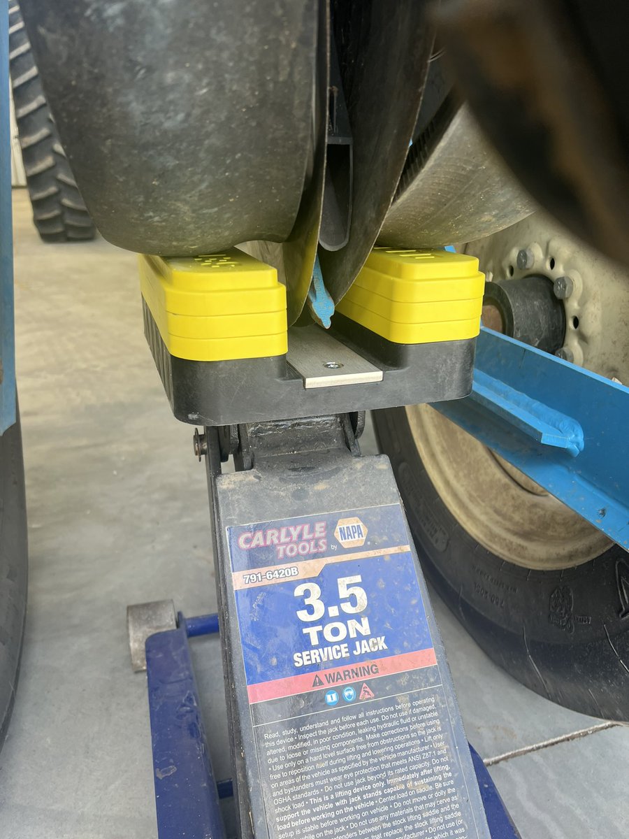 SiekerSales's tweet photo. Lower depth setting, raise unit with set-n-seed, adjust depth till stop hits.  Pretty slick. Even works on the blue singulation beast @monosemusa #mostimportantpass https://t.co/Bfs4HsGLlu