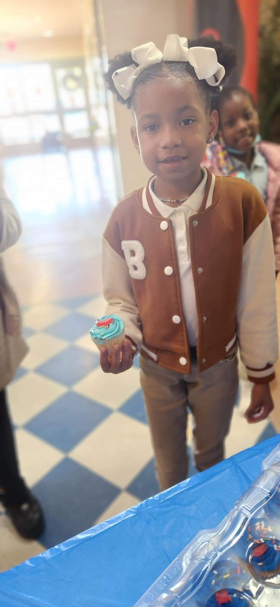 SophiaPKingston's tweet photo. Day 3 of ACAP Testing was a SPLASH (Students Placing Learning at Superior Heights)! After testing today our scholars enjoyed a ”sweet treat”! Thanks parents, for supporting us as we administer required end-of-the-year assessments! 🧡💙🐾 #TeamSPK #selmacityschools #higherseas https://t.co/ikJs3nLzTs