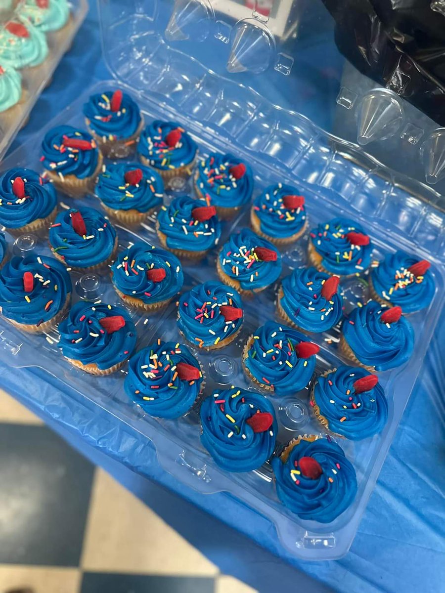 SophiaPKingston's tweet photo. Day 3 of ACAP Testing was a SPLASH (Students Placing Learning at Superior Heights)! After testing today our scholars enjoyed a ”sweet treat”! Thanks parents, for supporting us as we administer required end-of-the-year assessments! 🧡💙🐾 #TeamSPK #selmacityschools #higherseas https://t.co/ikJs3nLzTs