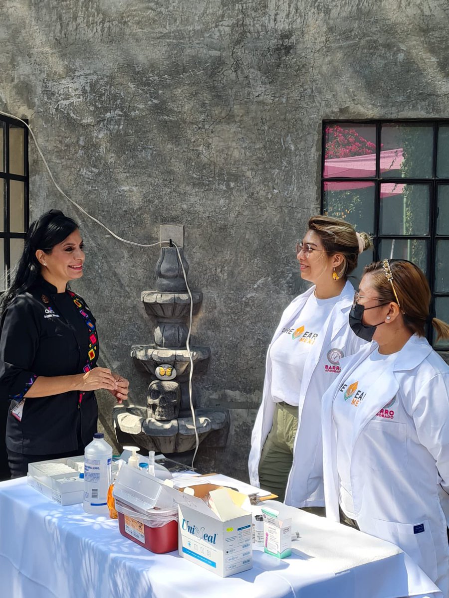gracielamontano's tweet photo. Hoy celebrando el #DíadelaTierra con @PureEarthNow @PureEarthMexico @BarroAprobado y Artesanas del Círculo de Mujeres #chefembajadora #barrosinplomo #momentosaura 🇲🇽👩🏻‍🍳🧡 https://t.co/8z48nF2NHX