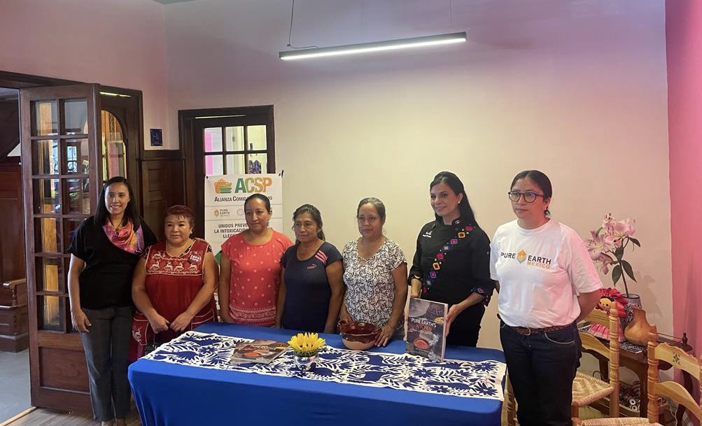 gracielamontano's tweet photo. Hoy celebrando el #DíadelaTierra con @PureEarthNow @PureEarthMexico @BarroAprobado y Artesanas del Círculo de Mujeres #chefembajadora #barrosinplomo #momentosaura 🇲🇽👩🏻‍🍳🧡 https://t.co/8z48nF2NHX