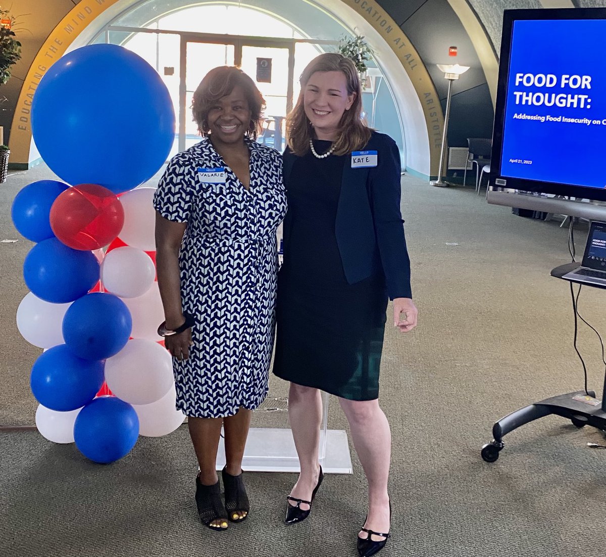 ValarieClarkDC's tweet photo. Excited to share the stage with ⁦the brilliant ⁦@kl_manning⁩ to bring awareness to #foodinsecurity in higher education 📚 it takes all of us to address and solve! 🍎 https://t.co/I9aemZxvfK