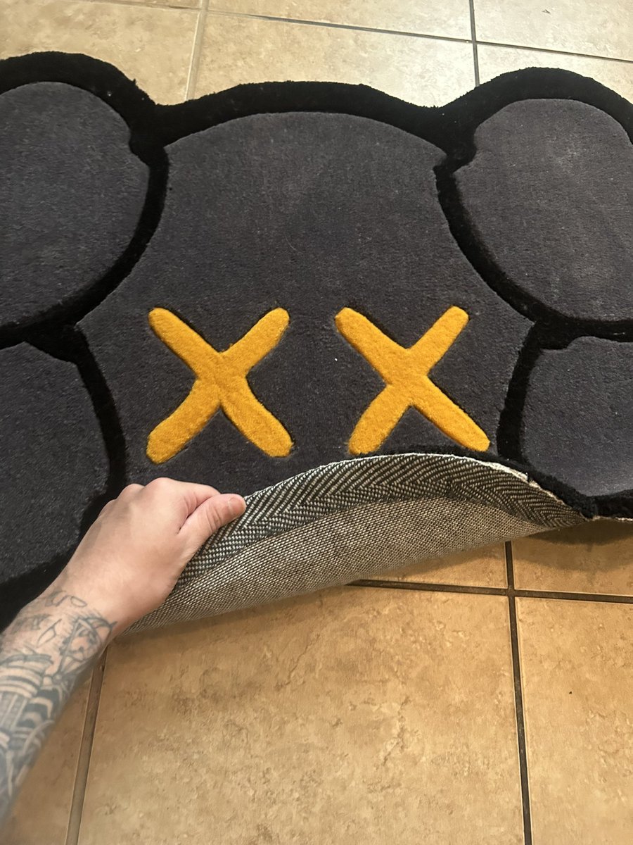 carlosflores187's tweet photo. Retweet if want a free rug! I’ll pick someone on Monday 🖤 https://t.co/A8tVtolY4R
