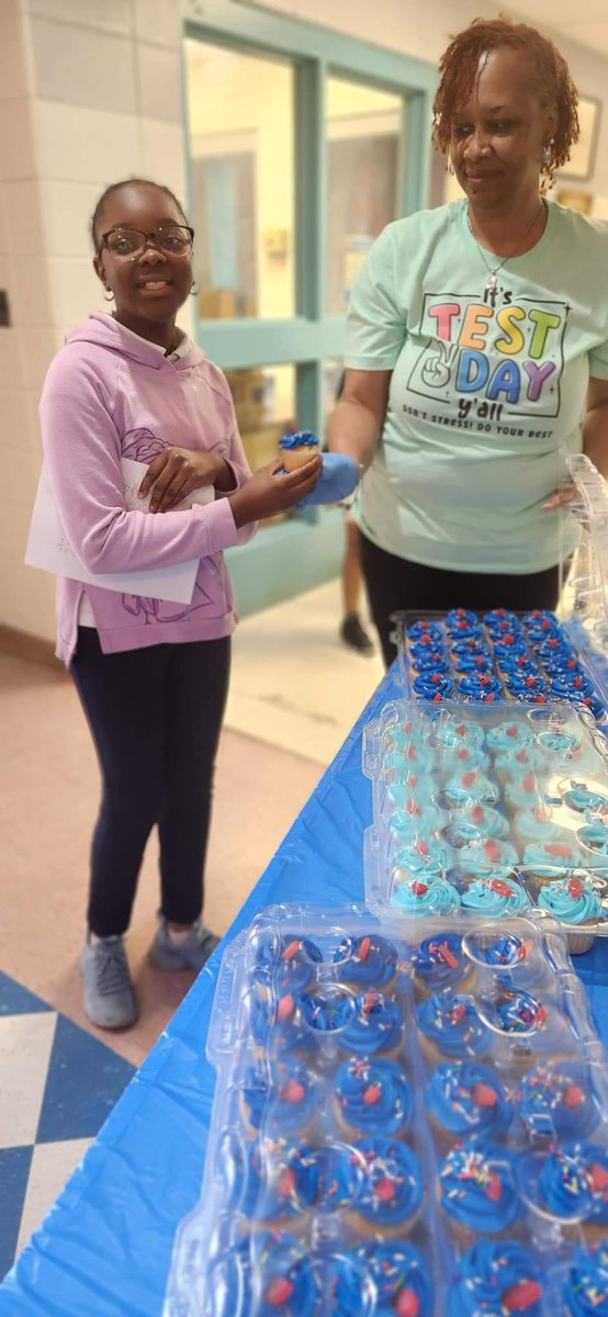 SophiaPKingston's tweet photo. Day 3 of ACAP Testing was a SPLASH (Students Placing Learning at Superior Heights)! After testing today our scholars enjoyed a ”sweet treat”! Thanks parents, for supporting us as we administer required end-of-the-year assessments! 🧡💙🐾 #TeamSPK #selmacityschools #higherseas https://t.co/ikJs3nLzTs