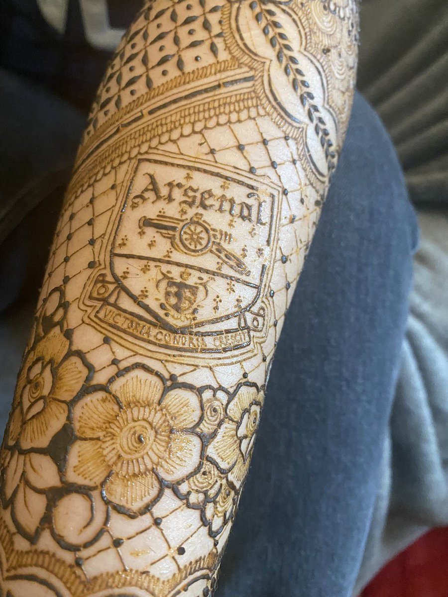 cIegane's tweet photo. just got my eid henna done 😍😍 https://t.co/0BF3fyyoSq
