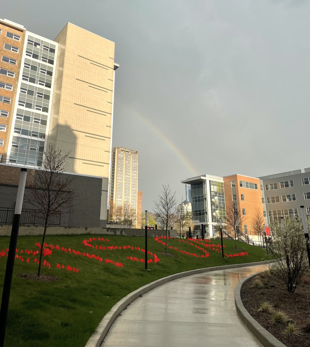 Thanks to everyone who participated and made a difference on #MSOEDay! Stay tuned for final results coming on Monday!

📷: MSOE students, staff and alumni put up flags throughout Giving Day to showcase the amount of donors we had as the day went on!